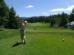1200px Golfer swing | Rabatt-Coupon.com | Überall sparen mit Gutscheinen