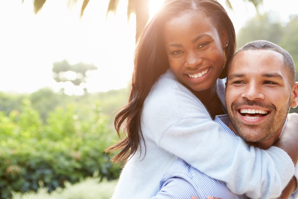 couple 1030744 1920 | Rabatt-Coupon.com | Überall sparen mit Gutscheinen