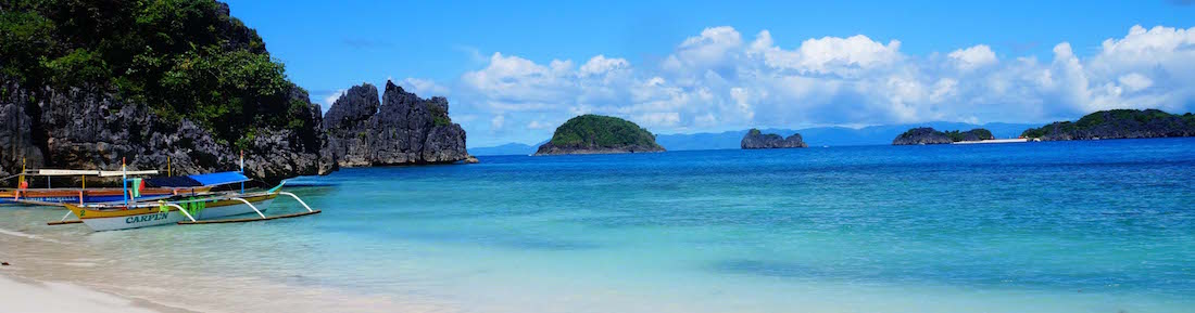 Meeresküste mit Booten