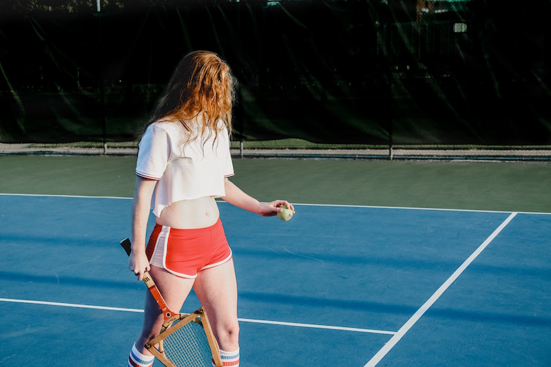 Eine junge Tennisspielerin