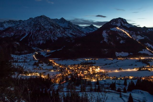blue hour 1183756 960 720 e1551362722117 | Rabatt-Coupon.com | Überall sparen mit Gutscheinen