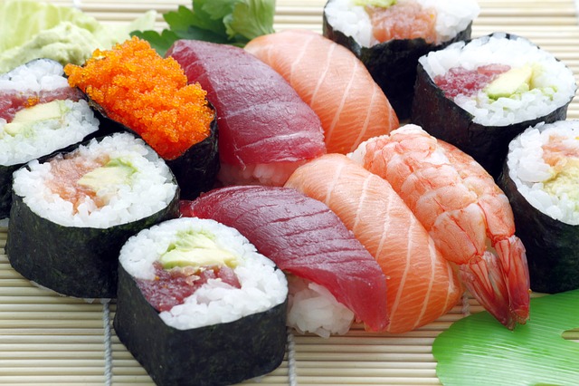 Nigiri- und Maki-Sushi mit Fisch | Rabattcoupons