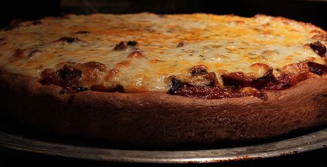 Eine Pan-Pizza mit viel Käse | Rabatte Coupons