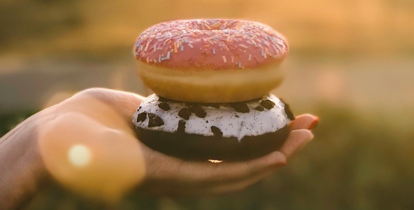 Zwei leckere Donuts | Rabatte Coupons