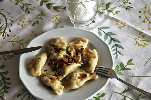 Ein Teller mit Piroggen | Rabatte Coupons