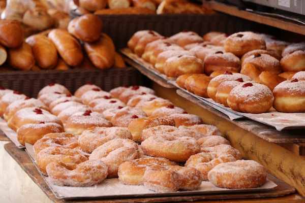 Diverse Krapfen in einer Bäckerei | Rabatte Coupons