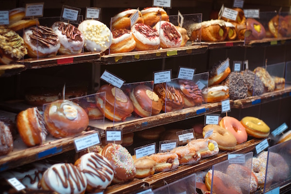 Donuts in einem Coffeeshop | Rabatte Coupons