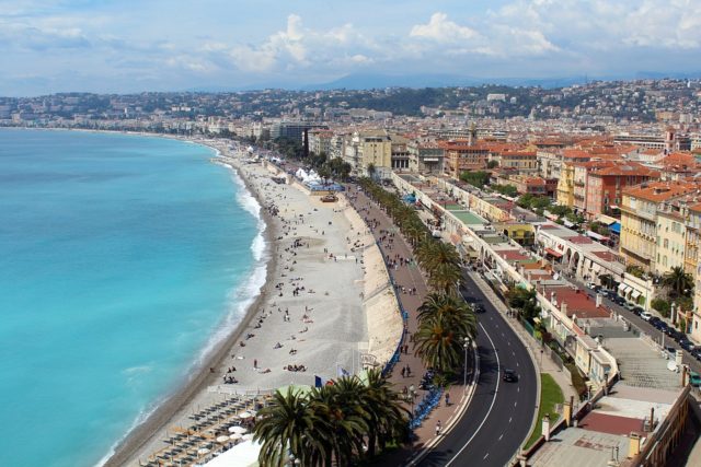 Ein Sandstrand in Nizza | Rabattcoupon