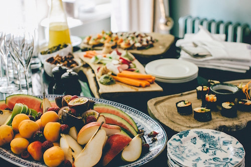 Ein reich gedeckter Tisch | Rabattcoupons