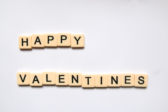 Ein Schriftzug "Happy Valentines" | rabatte coupons