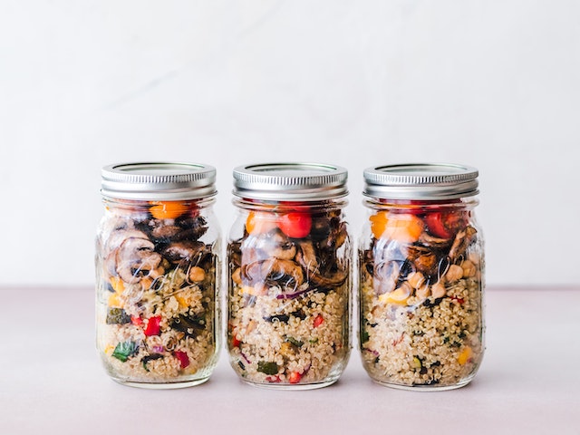 Drei Einmachgläser gefüllt mit Müsli | rabatte coupons
