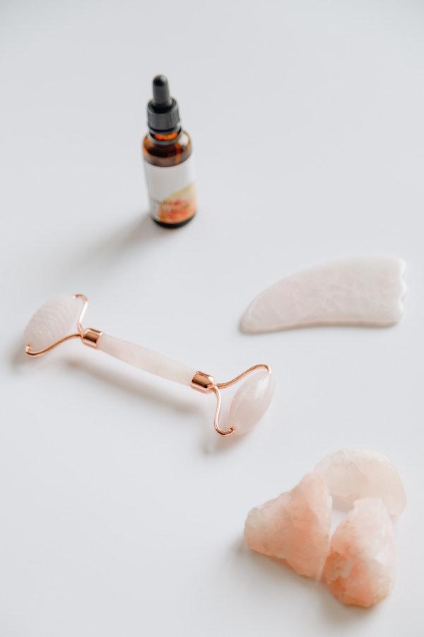 Gua Sha Anwendung | Gesichtsmassage lernen | Orchidella Gutschein | www.rabatt-coupon.com