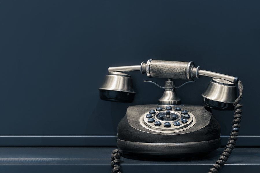 Ob ein Vertrag mit oder ohne Handy besser ist, müsst ihr für euch entscheiden, bei dem Mobilfunkanbieter O2 bekommt ihr beides.