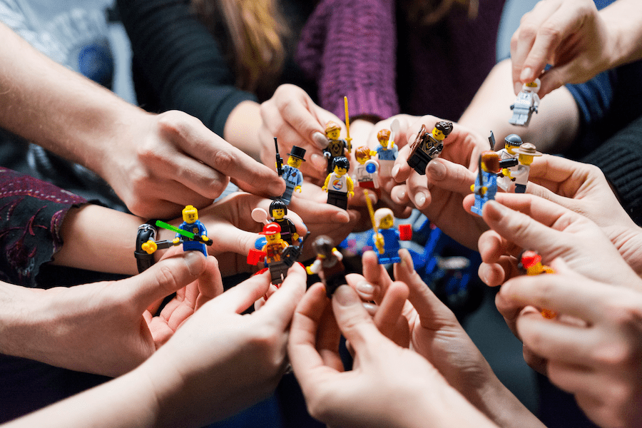 Lego und Playmobil | verlgeichen | www.rabatt-coupon.com