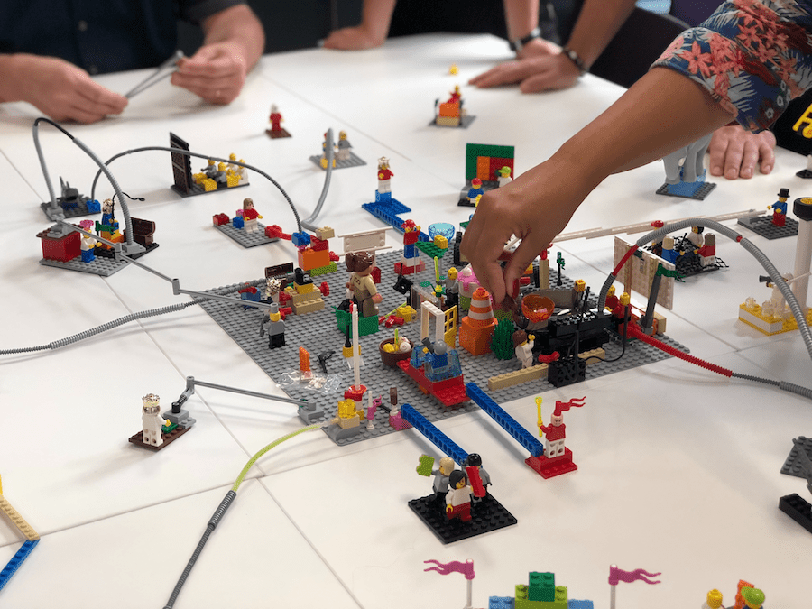 Lego und Playmobil | verlgeichen | www.rabatt-coupon.com