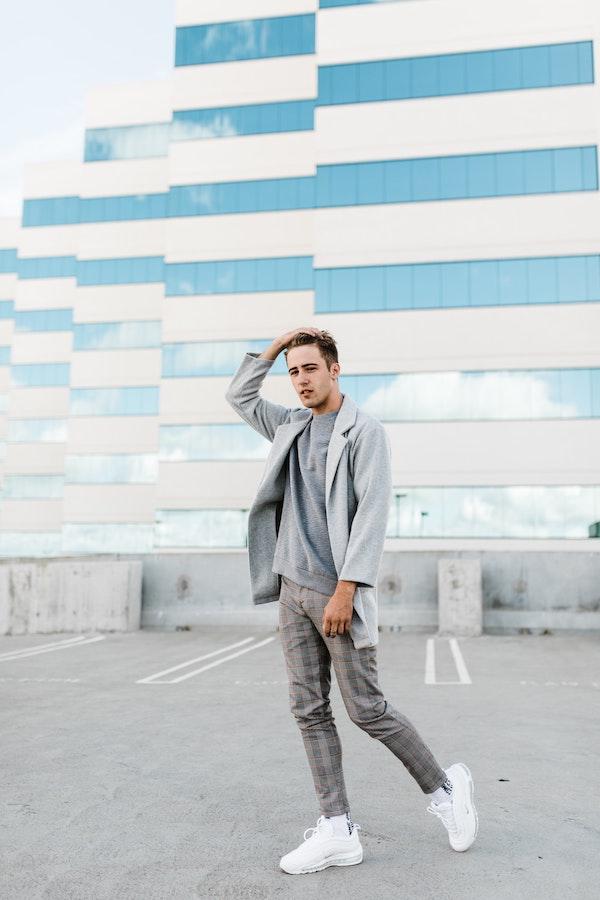 richtiges Styling anwenden | Tipps, um größer zu wirken | www.rabatt-coupon.com