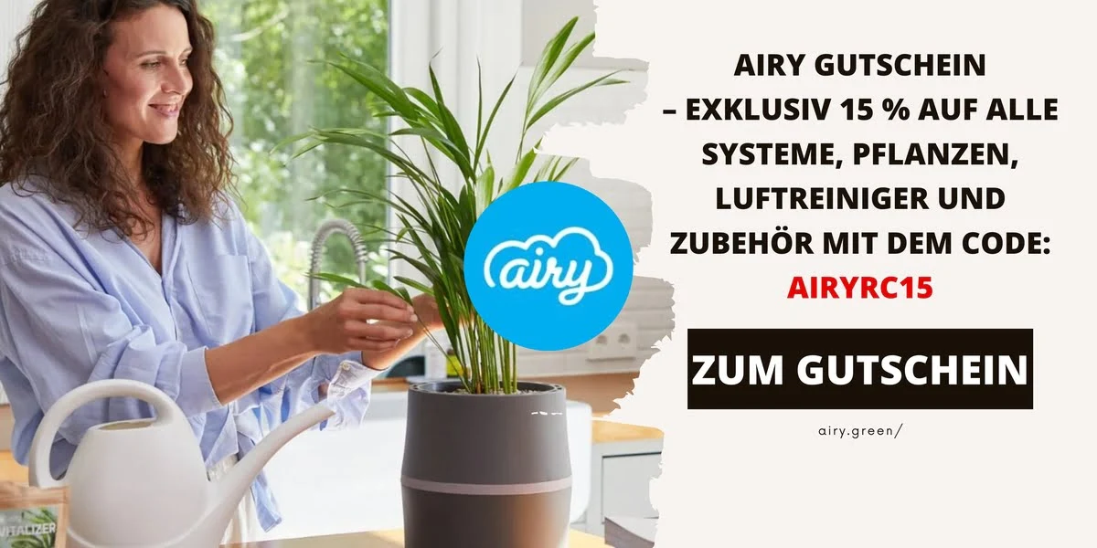 Frau pflegt eine Zimmerpflanze mit Gießkanne – humorvolle Werbegrafik für einen AIRY Gutschein mit Code AIRYRC15.