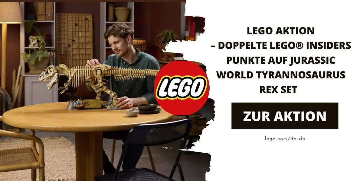 Mann baut ein LEGO Jurassic World Tyrannosaurus Rex Skelettmodell am Tisch zusammen – Werbebild für eine LEGO Insider Punkte-Aktion.