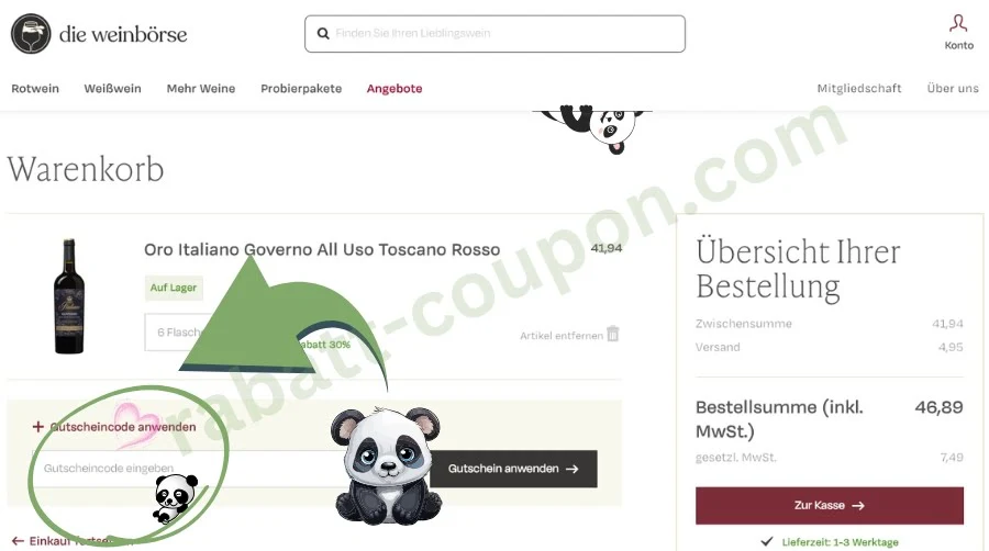 Auf dem Bild ist der Warenkorb des Shops „Die Weinbörse“ zu sehen, in dem sechs Flaschen Rotwein angezeigt werden. Rechts befindet sich eine Bestellübersicht mit der Zwischensumme und den Versandkosten. Links unten im Bild ist das Eingabefeld für einen Gutscheincode hervorgehoben, daneben sitzen zwei gezeichnete Pandas.