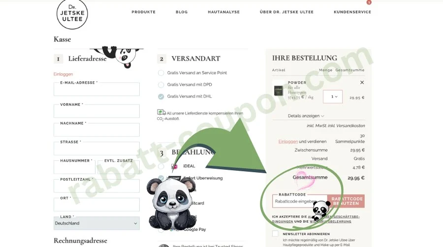 Das Bild zeigt die Kassenseite von Nupo mit einem Bestellformular für Adresse, Versand und Bezahlung. Rechts ist die Bestellübersicht mit dem Artikel „Powder“ und der Gesamtsumme von 29,95 €. Darunter befindet sich ein Feld, in das ein Rabattcode eingegeben werden kann, daneben ein Panda-Symbol.