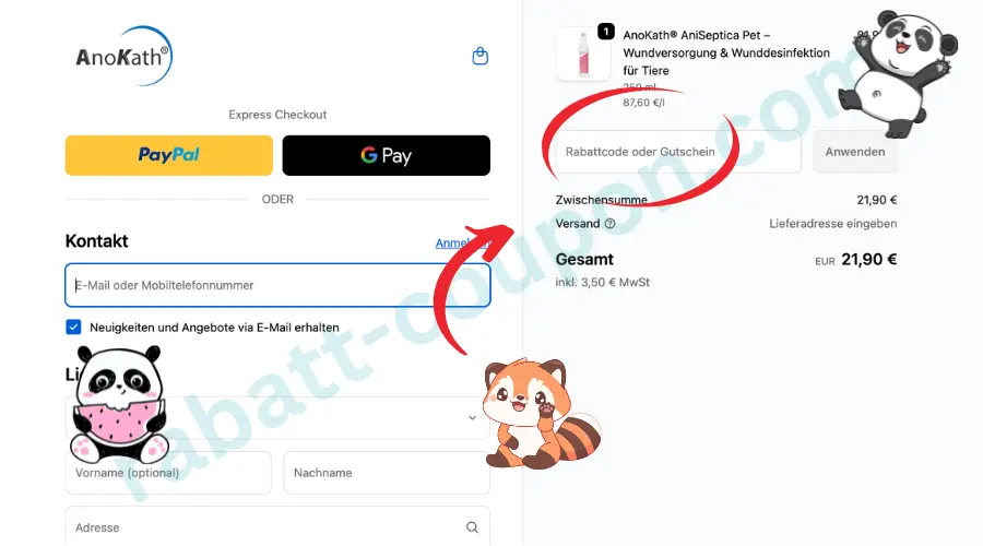 Das Bild zeigt den Checkout-Bereich des Online-Shops AnoKath mit Express-Checkout-Optionen wie PayPal und Google Pay. Rechts befindet sich die Bestellübersicht mit Produkt, Zwischensumme, Versand, Gesamtbetrag sowie einem Eingabefeld für Rabattcode oder Gutschein. Ein roter Pfeil und eine Markierung heben das Gutscheinfeld hervor und zeigen deutlich, wo ein Rabatt im Bestellprozess eingetragen werden kann.