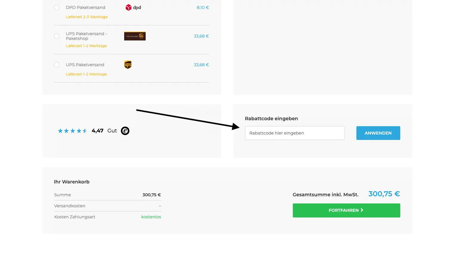 Screenshot des Warenkorbs mit Versandoptionen, Preisübersicht und markiertem Feld zur Eingabe eines Rabattcodes neben dem Button „ANWENDEN“.